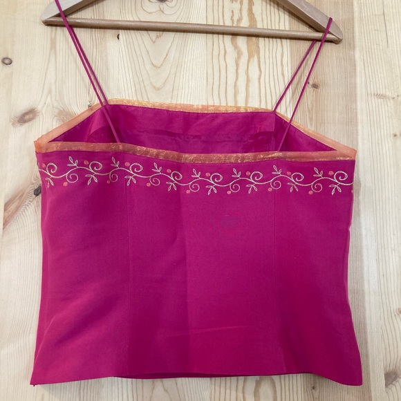 A 100% silk lined top with beautiful details on top. - Picture 5 of 6